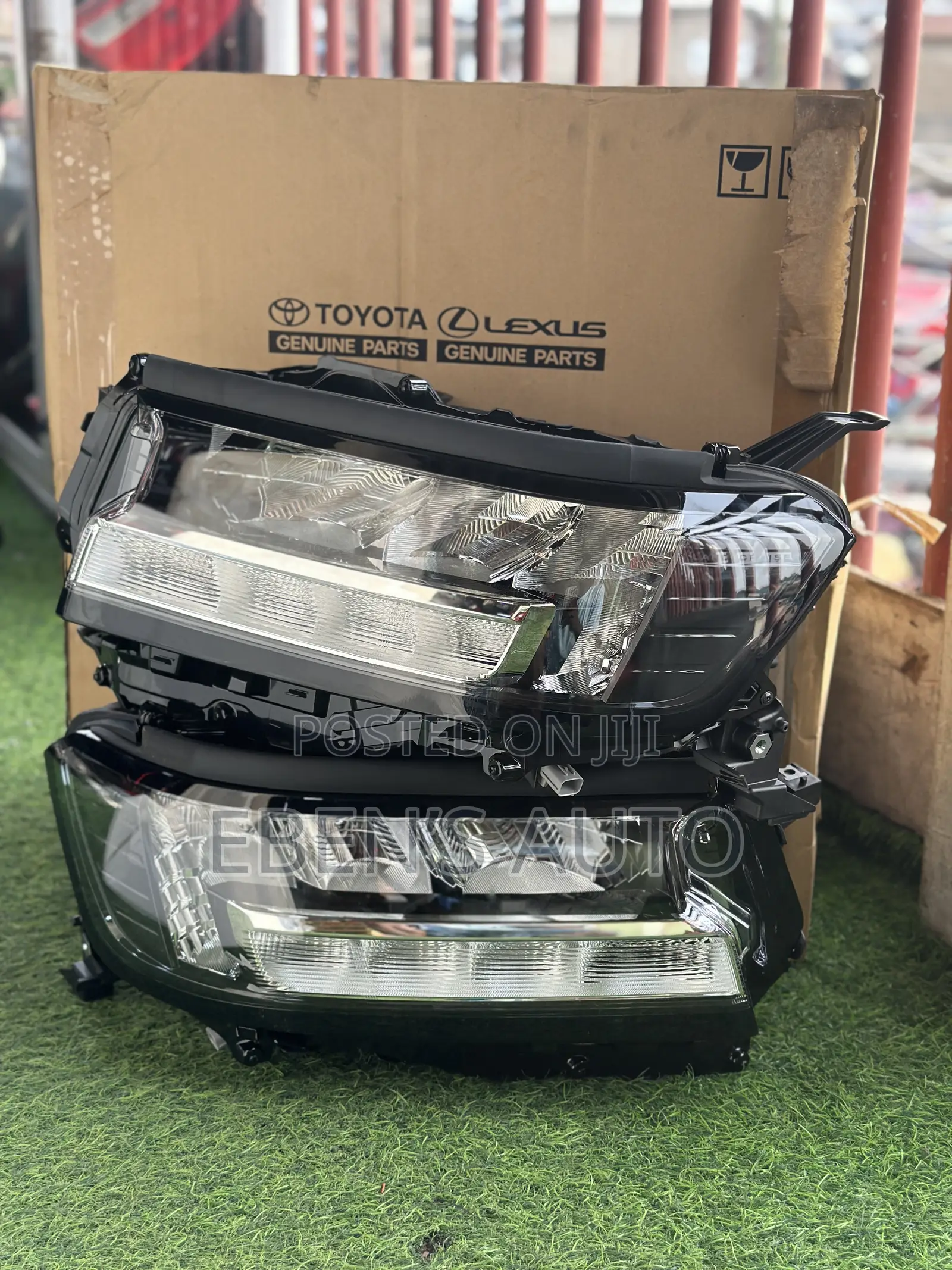Toyota Land Cruiser 300 GXR Headlights 22-25