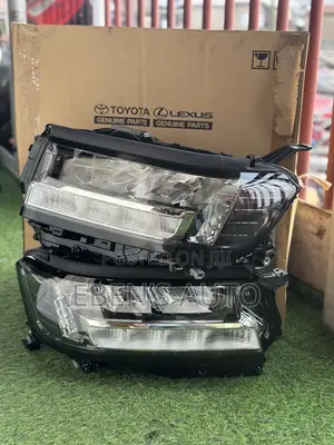 Toyota Land Cruiser 300 GXR Headlights 22-25