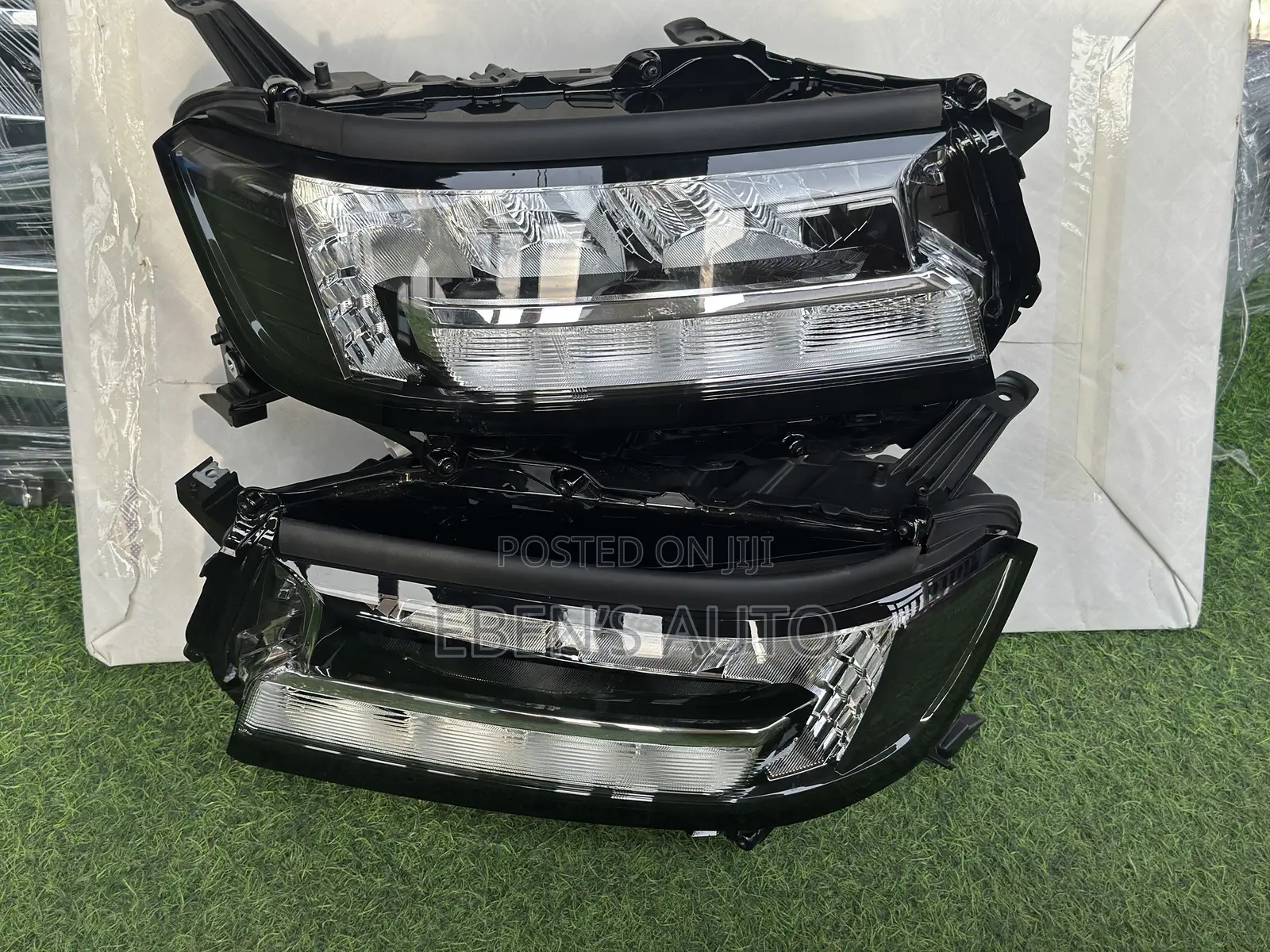Toyota Land Cruiser 300 GXR Headlights 22-25