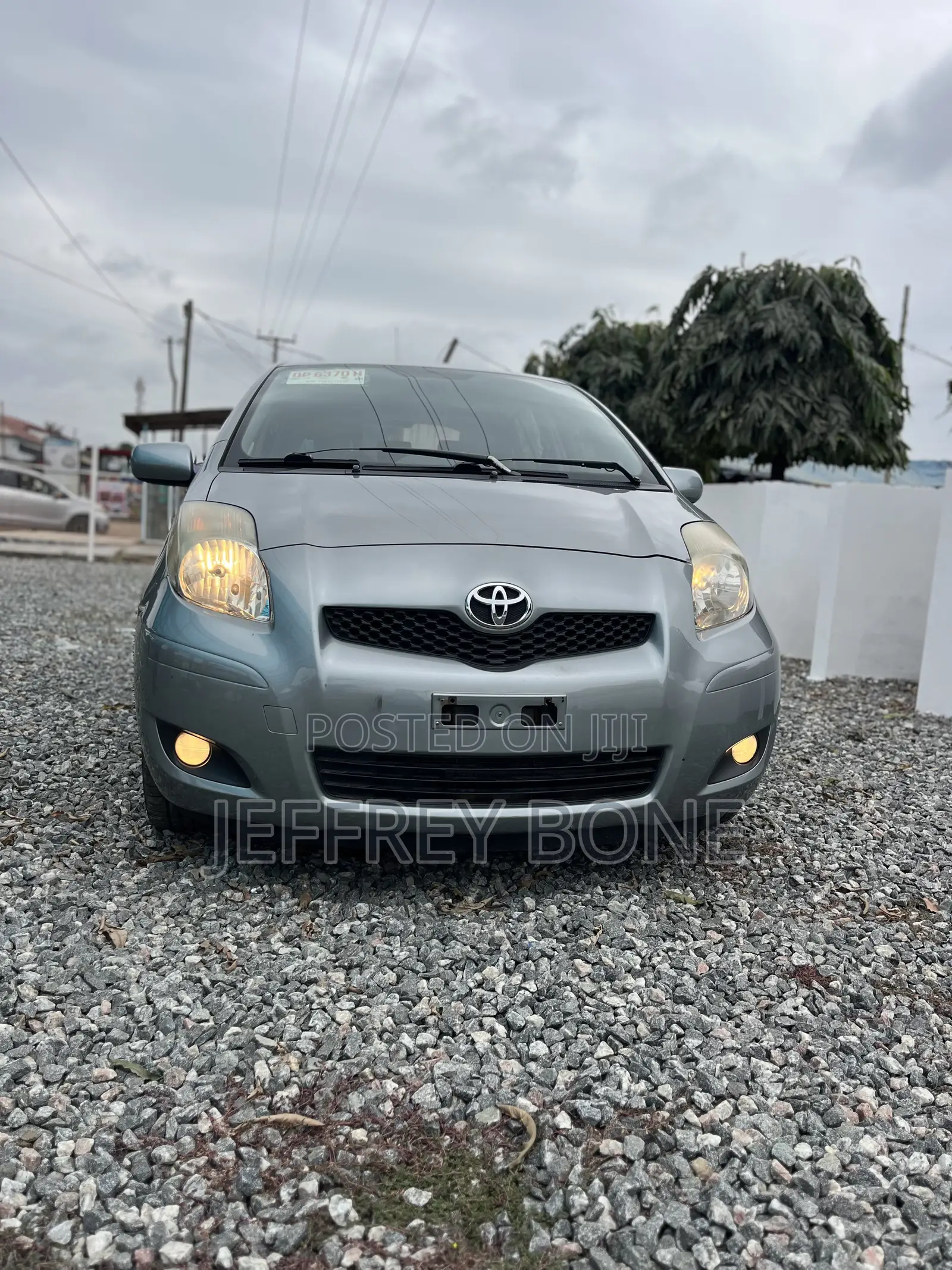 Toyota Yaris Base Hatchback 3dr 2010 Gray