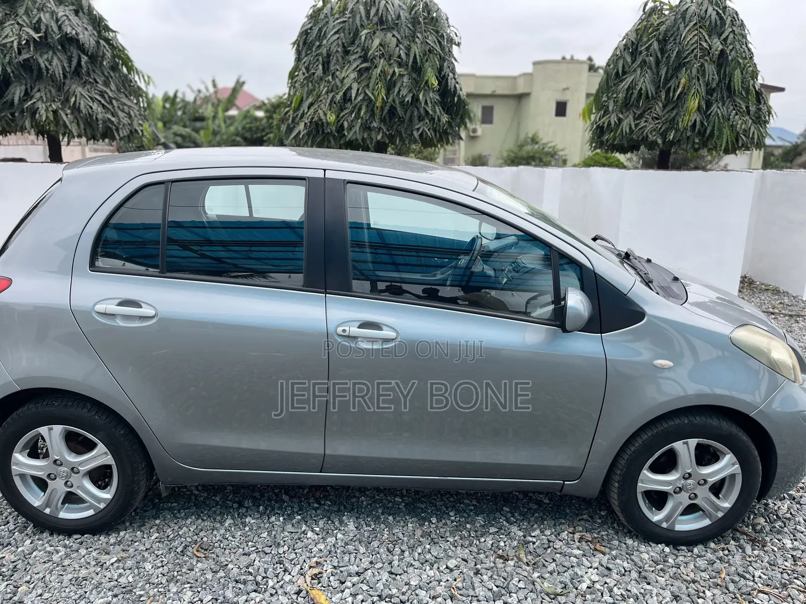 Toyota Yaris Base Hatchback 3dr 2010 Gray