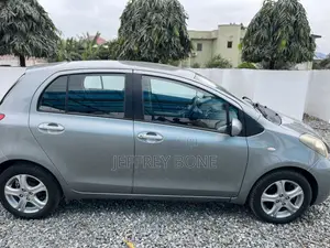 Toyota Yaris Base Hatchback 3dr 2010 Gray