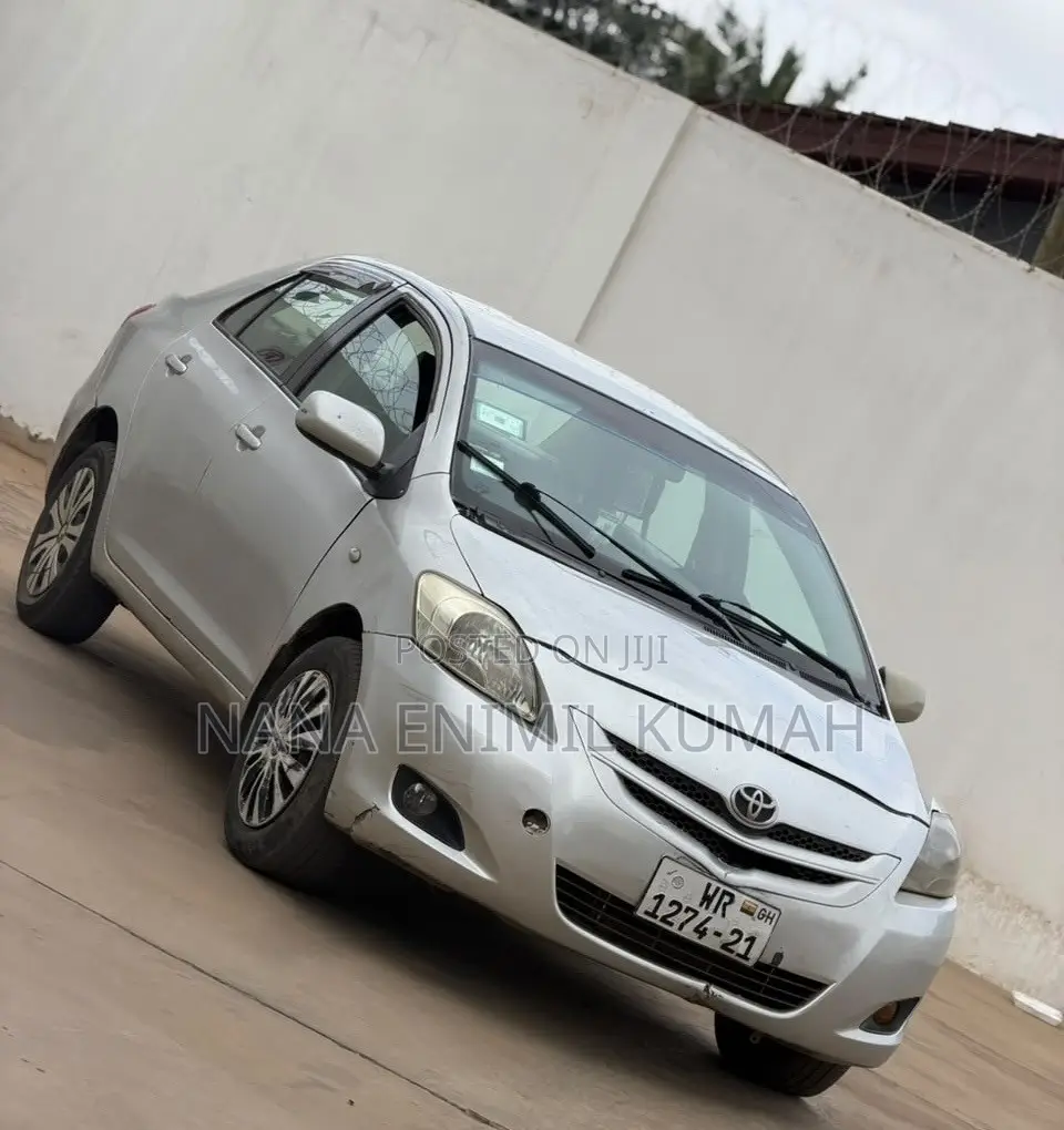 Toyota Belta 2012 Silver