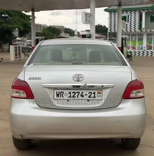 Toyota Belta 2012 Silver