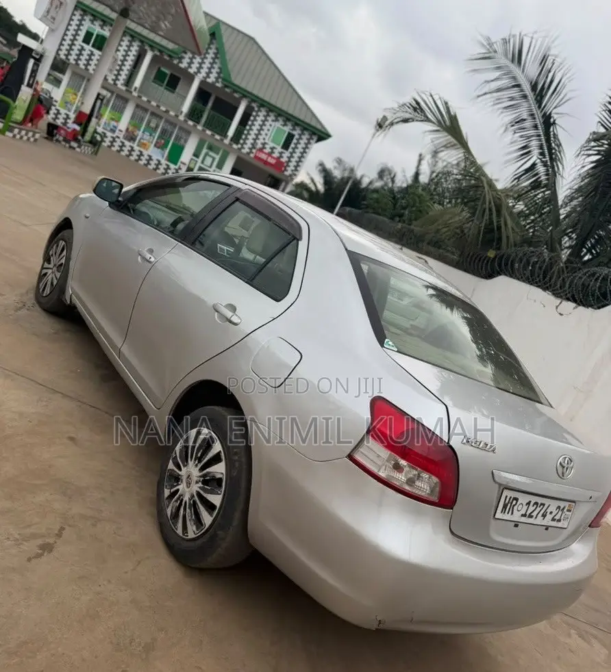 Toyota Belta 2012 Silver