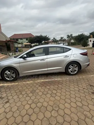 Hyundai Elantra SEL 2019 Silver
