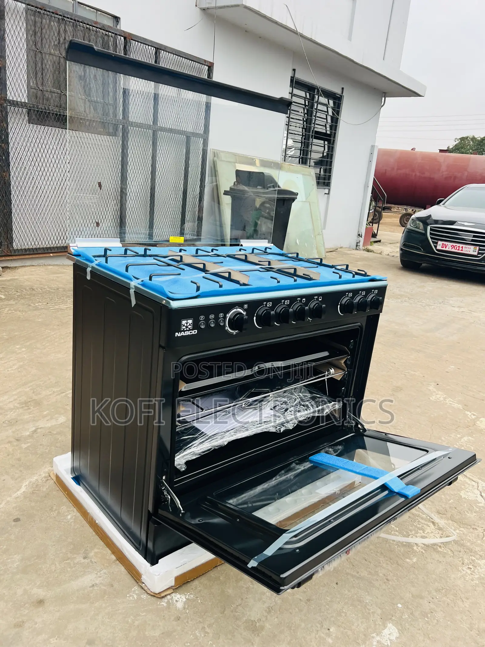 An Equipped 5 Burner Nasco Gas Cooker With Grill