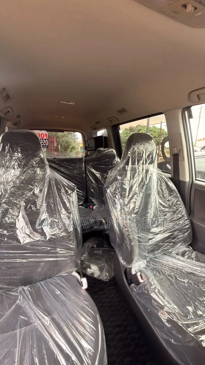 Toyota Noah 2010 Silver