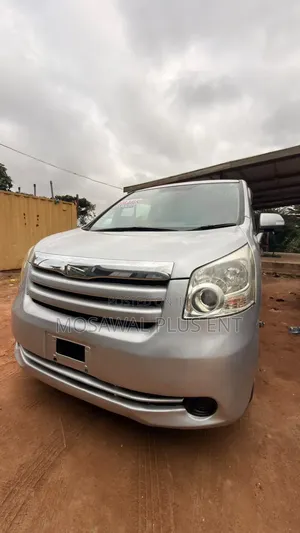 Toyota Noah 2010 Silver