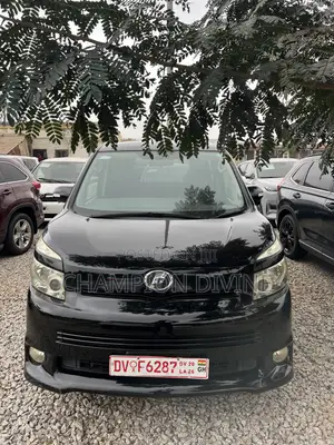 Toyota Voxy 2010 Black