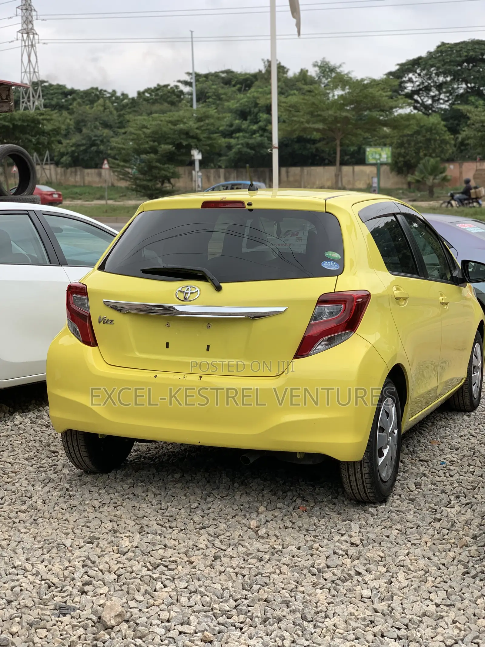 Toyota Vitz 1.3 FWD 5dr 2014 Yellow