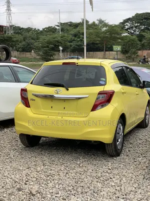 Toyota Vitz 1.3 FWD 5dr 2014 Yellow