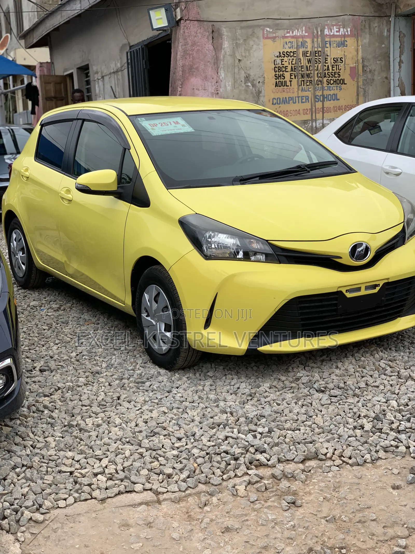 Toyota Vitz 1.3 FWD 5dr 2014 Yellow