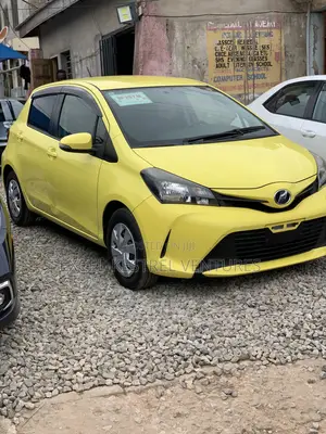 Toyota Vitz 1.3 FWD 5dr 2014 Yellow