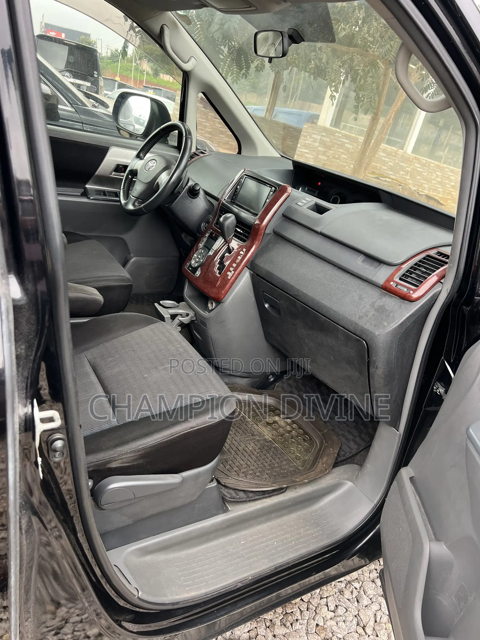 Toyota Voxy 2010 Black