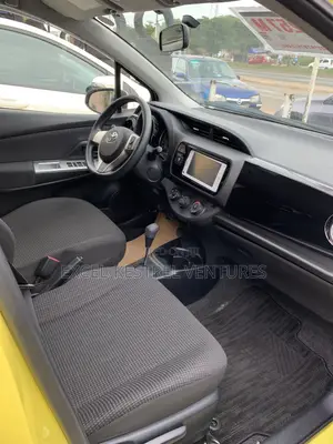 Toyota Vitz 1.3 FWD 5dr 2014 Yellow