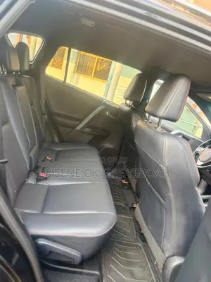 Toyota RAV4 SE 4dr SUV AWD (2.5L 4cyl 6A) 2018 Black