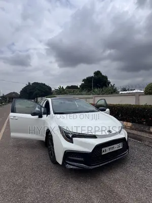 Toyota Corolla LE 2020 White
