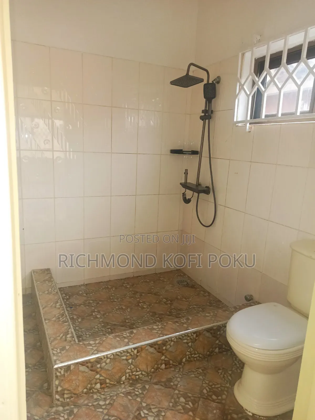 3bdrm Apartment in Spintex, Baatsona Total for rent