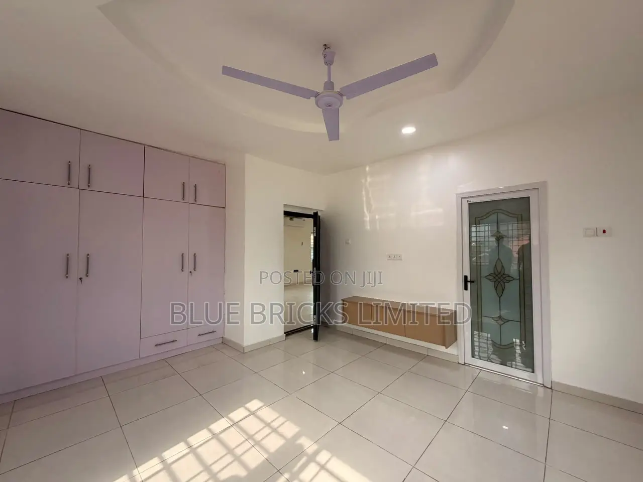 4bdrm House in Lake Side for rent