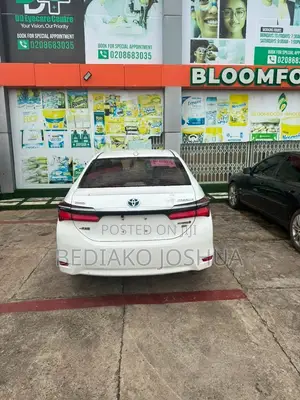 Toyota Corolla SE (1.8L 4cyl 6M) 2018 White