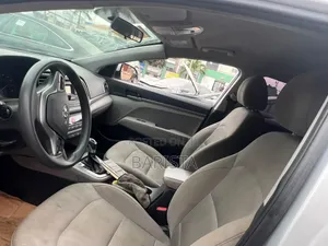 Hyundai Elantra 2018 Silver