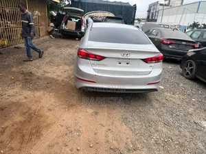 Hyundai Elantra 2018 Silver