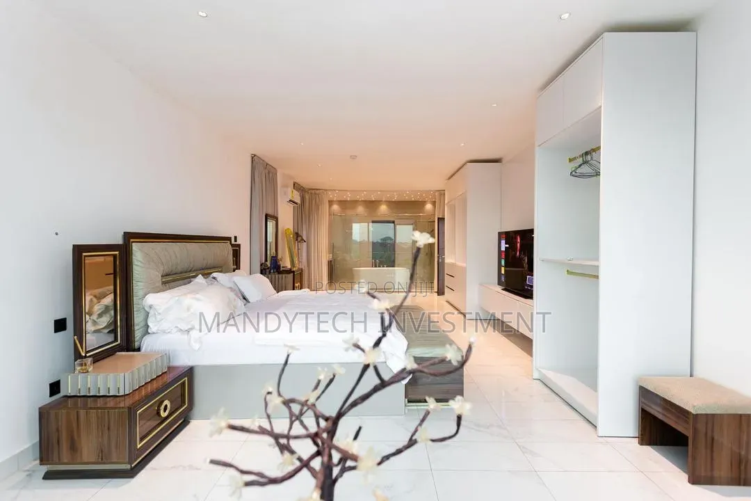 Furnished 3bdrm Duplex in School Junction for sale