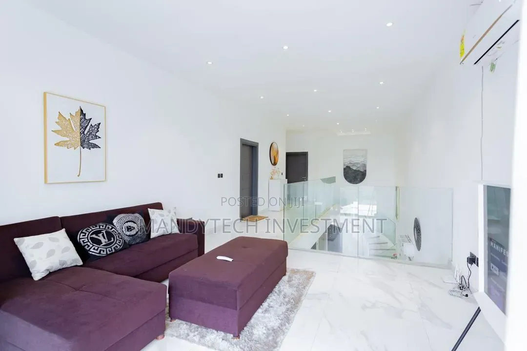 Furnished 3bdrm Duplex in School Junction for sale