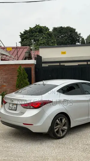 Hyundai Elantra Limited Sedan FWD (1.8L 4cyl 6A) 2013 Silver