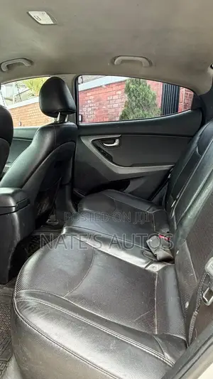 Hyundai Elantra Limited Sedan FWD (1.8L 4cyl 6A) 2013 Silver