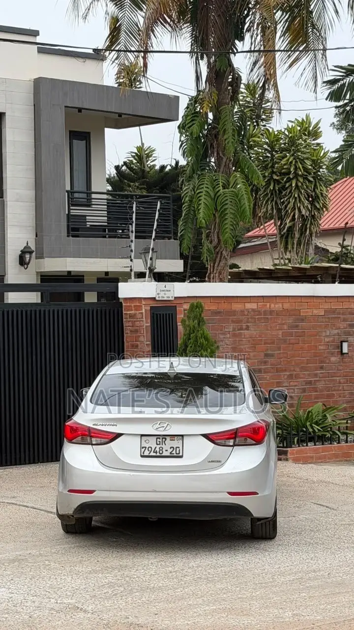 Hyundai Elantra Limited Sedan FWD (1.8L 4cyl 6A) 2013 Silver