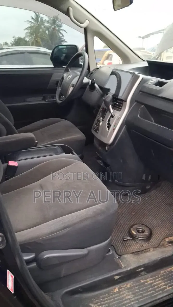 Toyota Voxy 2013 Black