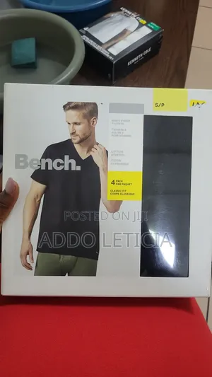Bench v-Neck T-Shirts