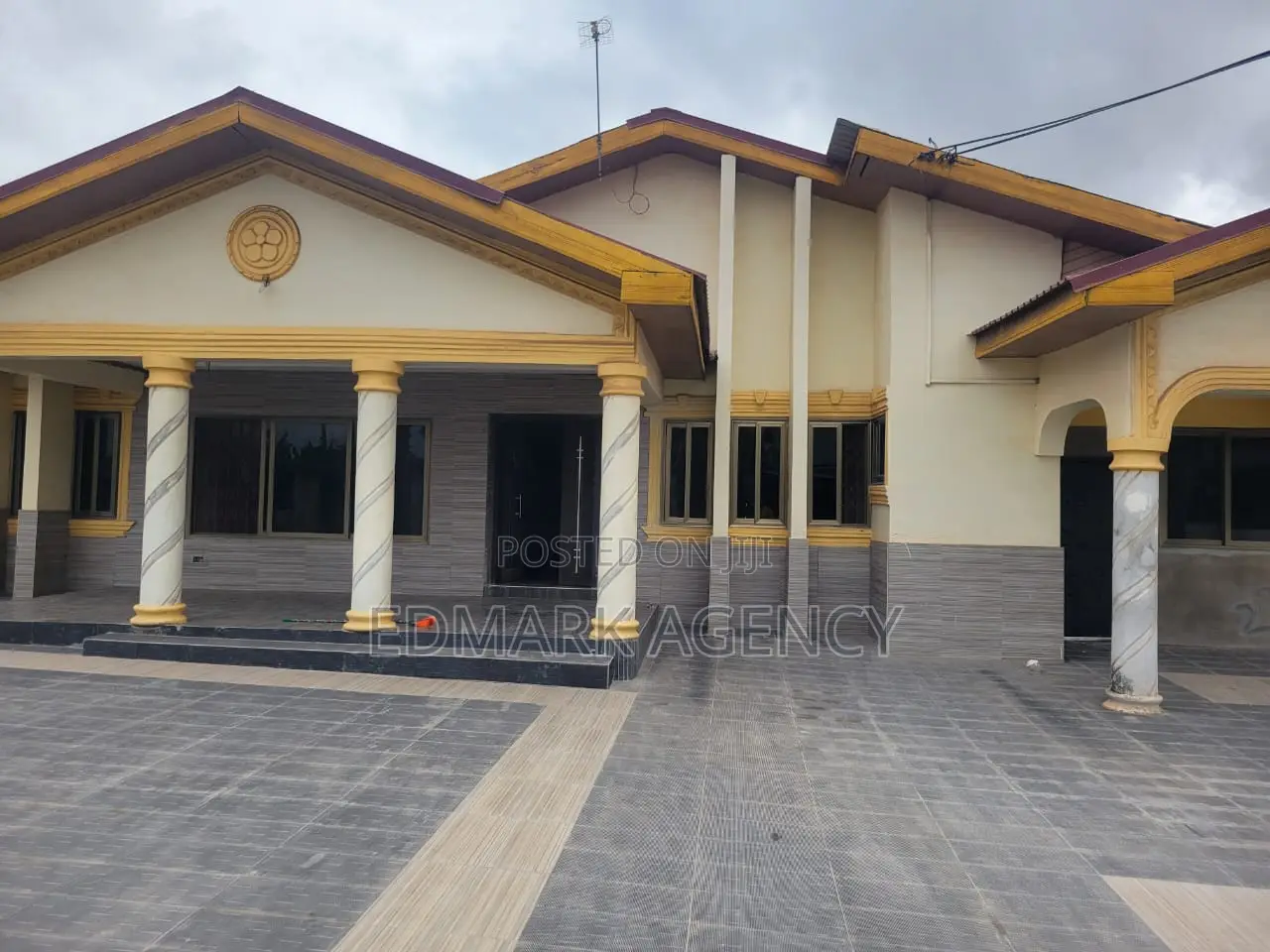 2bdrm Apartment in Agbogba, Cemetery Area for rent