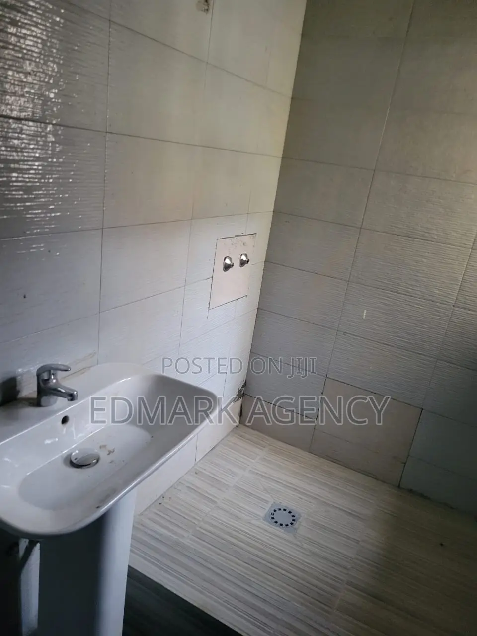 2bdrm Apartment in Agbogba, Cemetery Area for rent