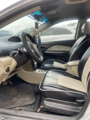 Toyota Belta 2010 Silver