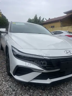 Hyundai Elantra 2025 White
