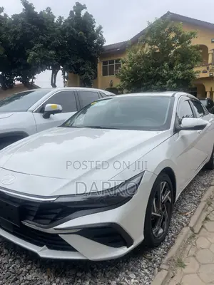 Hyundai Elantra 2025 White