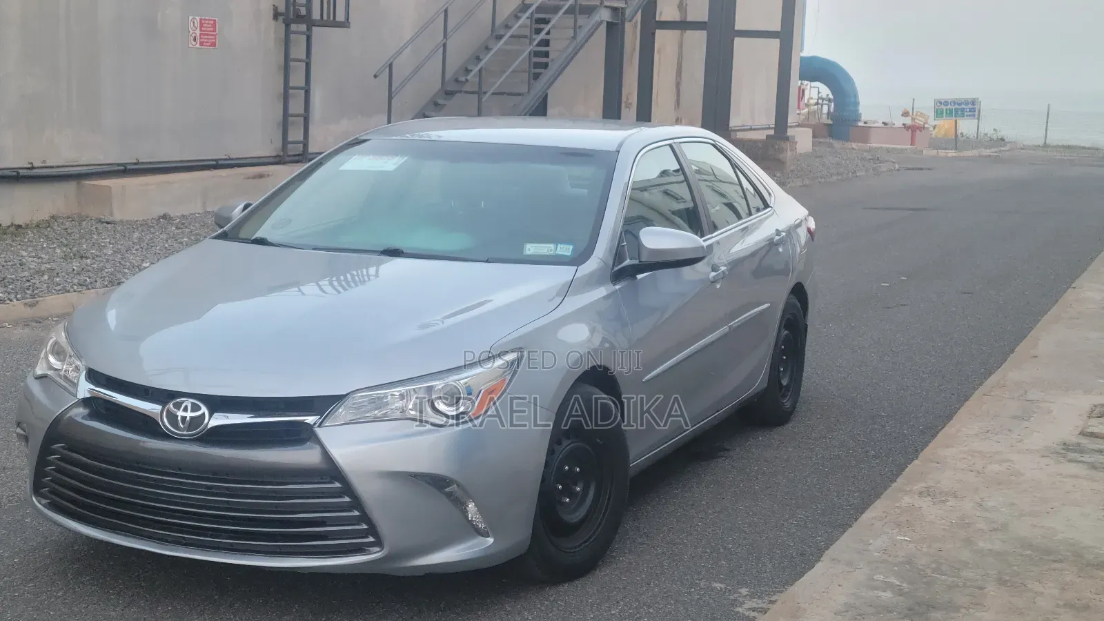Toyota Camry LE 4dr Sedan (2.5L 4cyl 6A) 2017 Gray