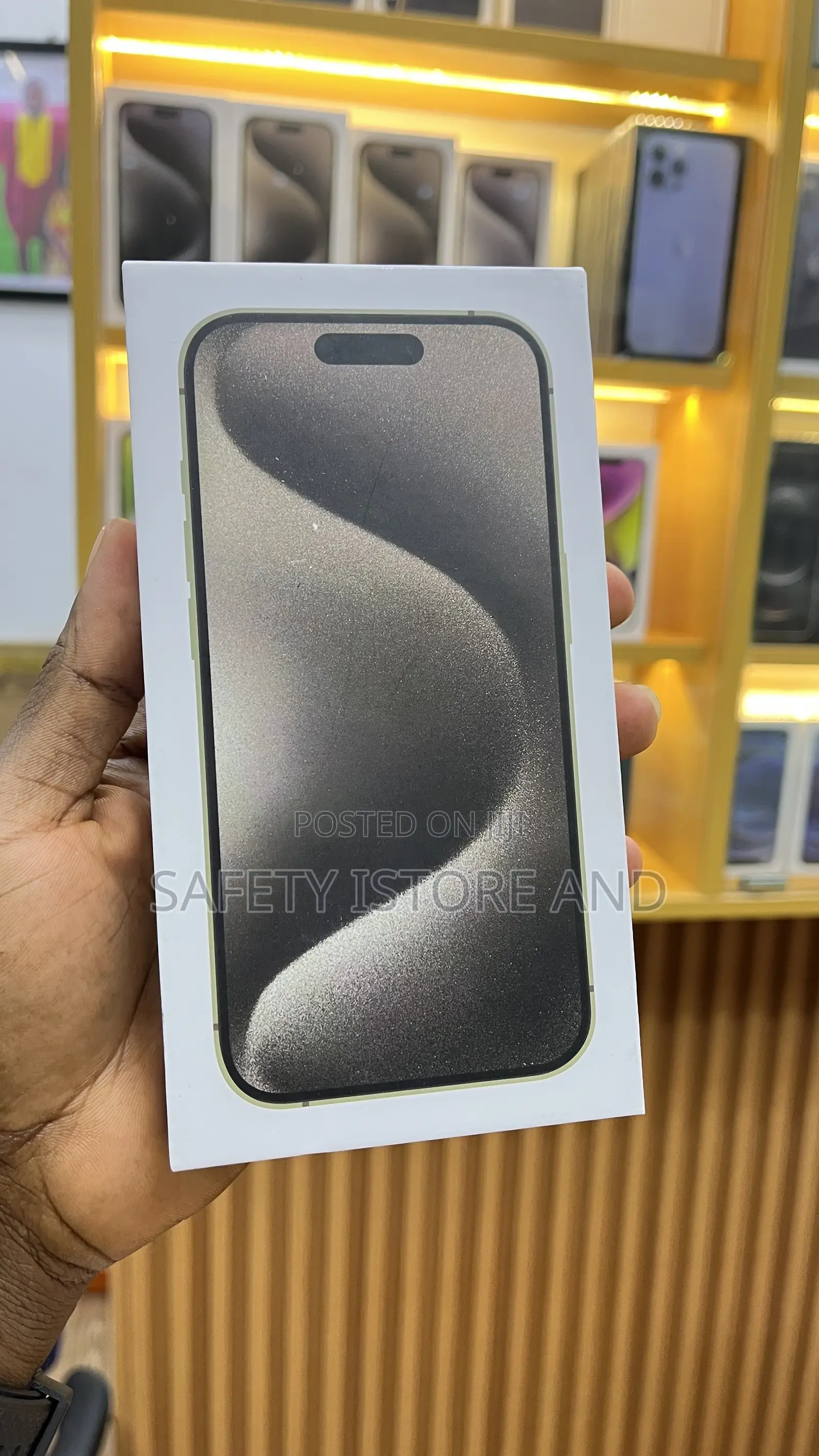 New Apple iPhone 15 128 GB Gold