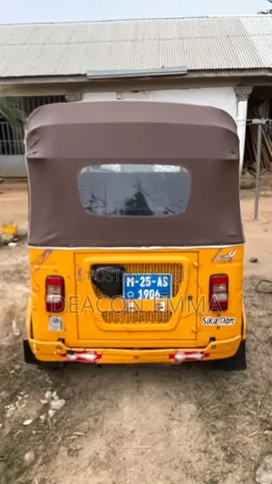 Bajaj RE 2025 Yellow