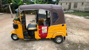 Bajaj RE 2025 Yellow