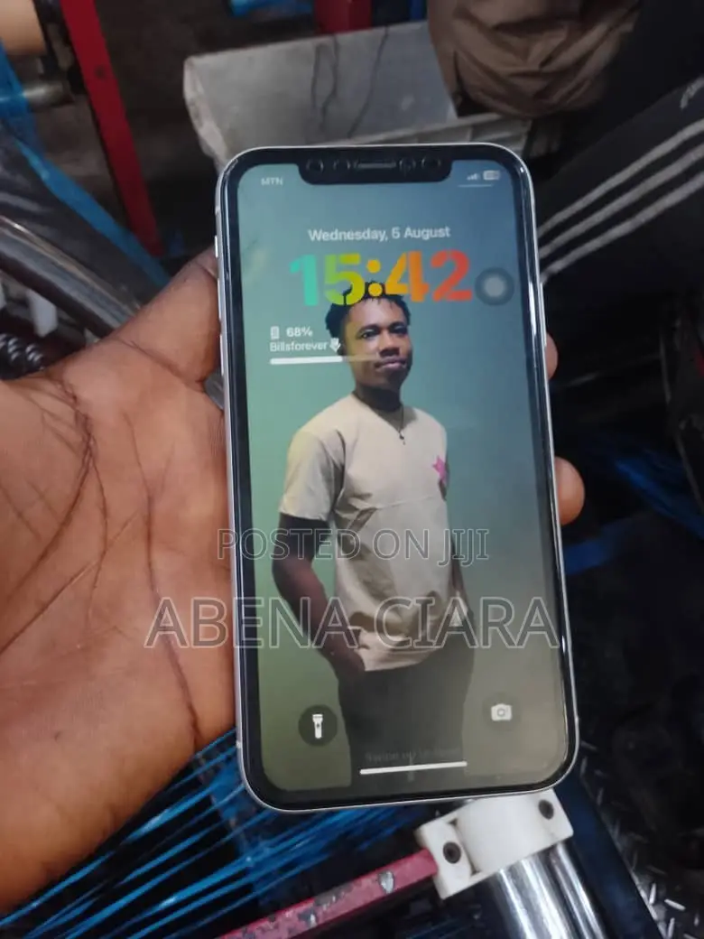 Apple iPhone XR 64 GB White