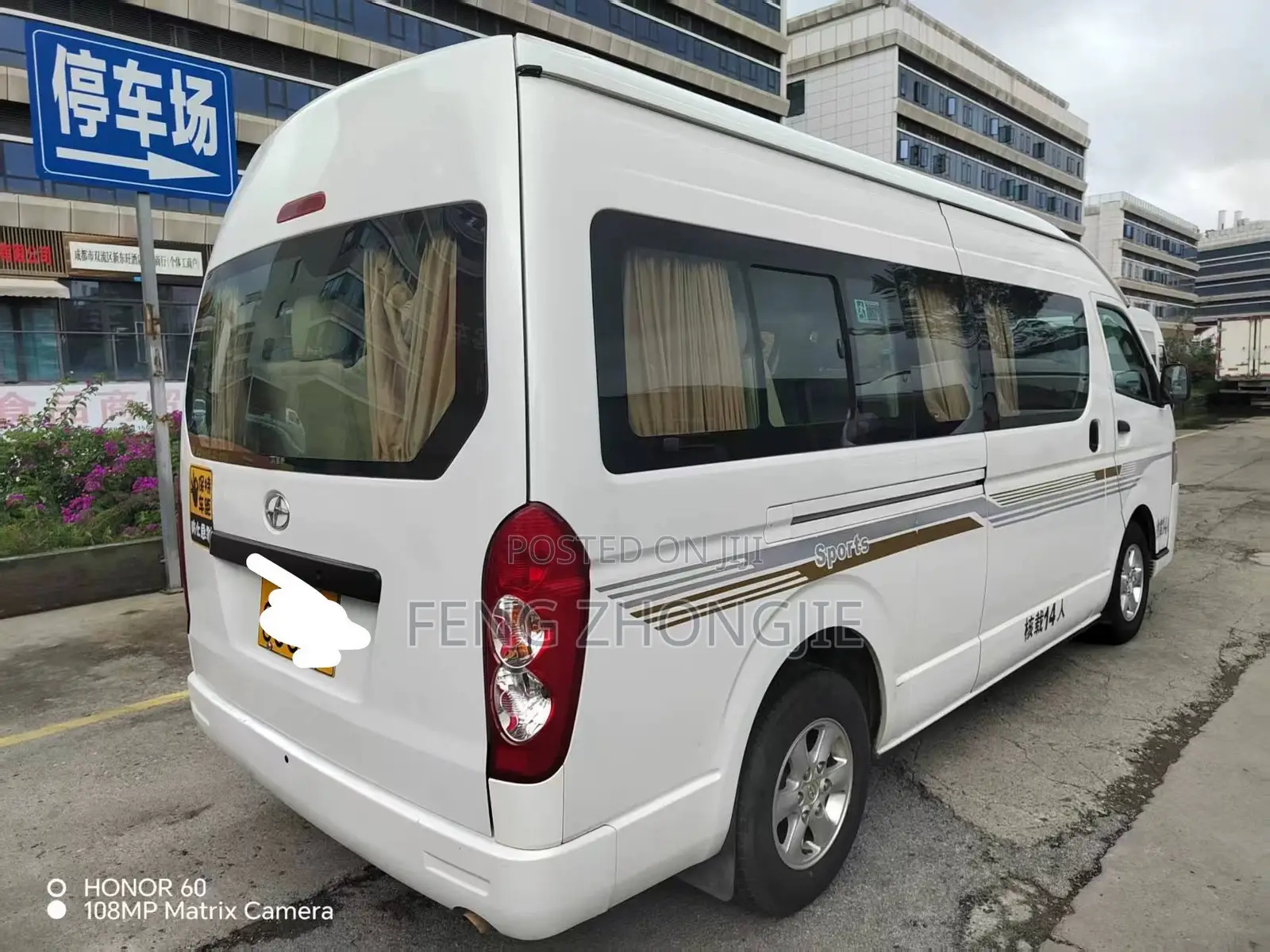 Bus 2018 White