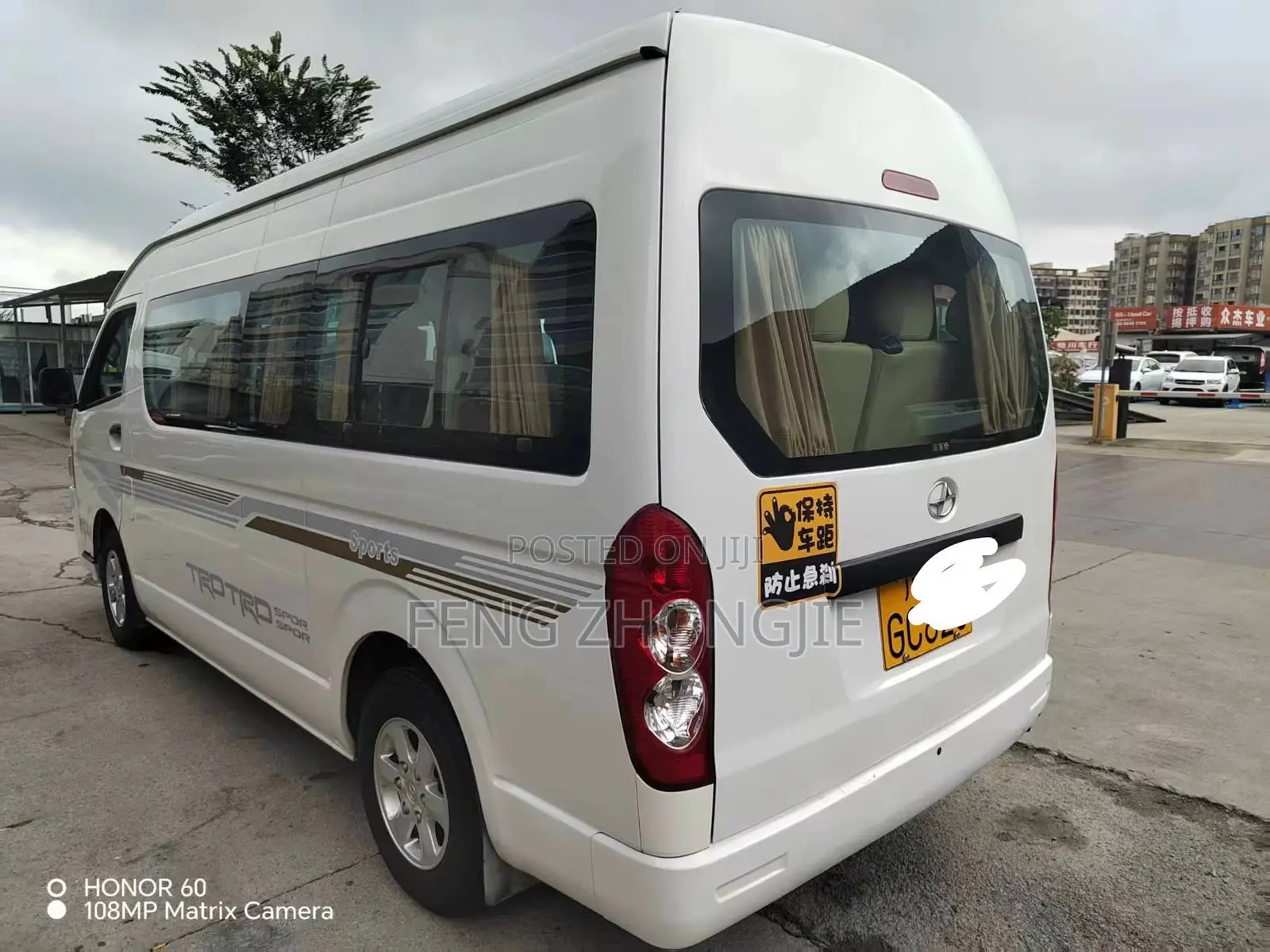 Bus 2018 White