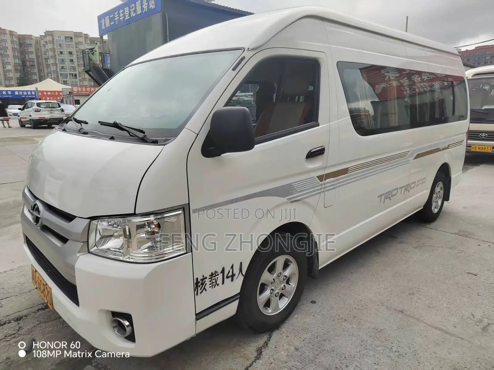 Bus 2018 White