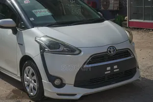 Toyota Sienta 2016 White