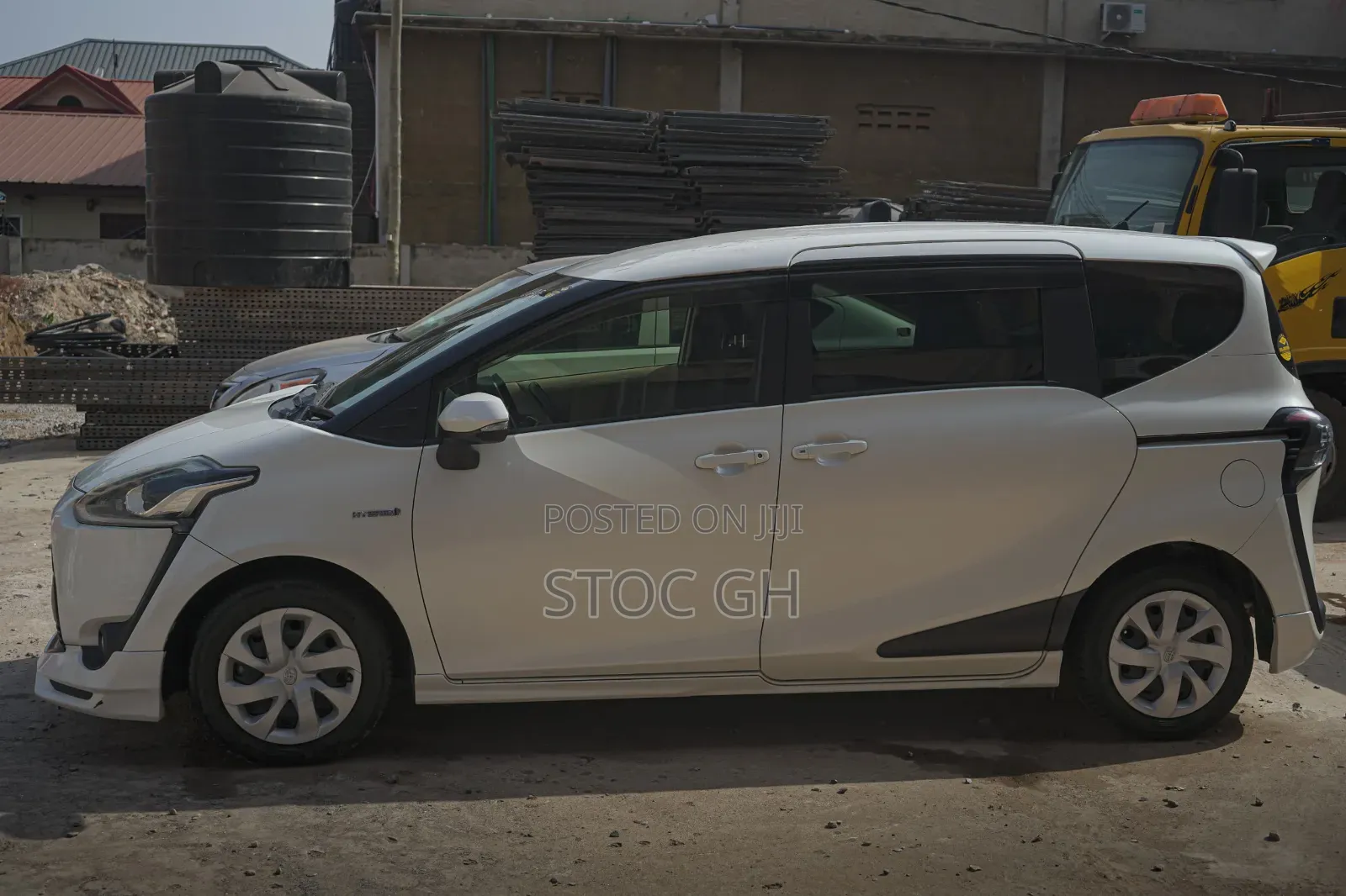 Toyota Sienta 2016 White
