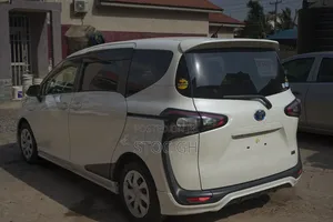 Toyota Sienta 2016 White
